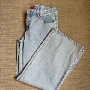 Edikted Light Wash Low Rise Straight Leg Jeans